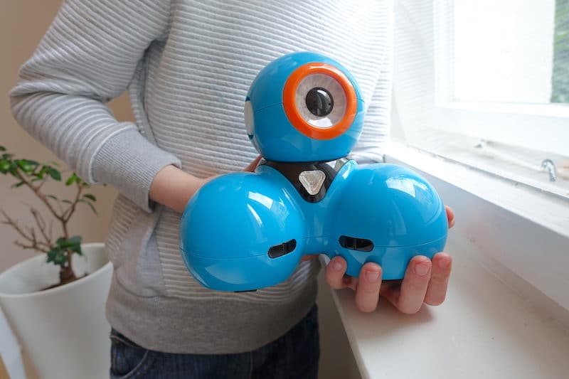 Dash-Roboter von Wonder Workshop im Test. Mehr Infos auf https://mamaskind.de.