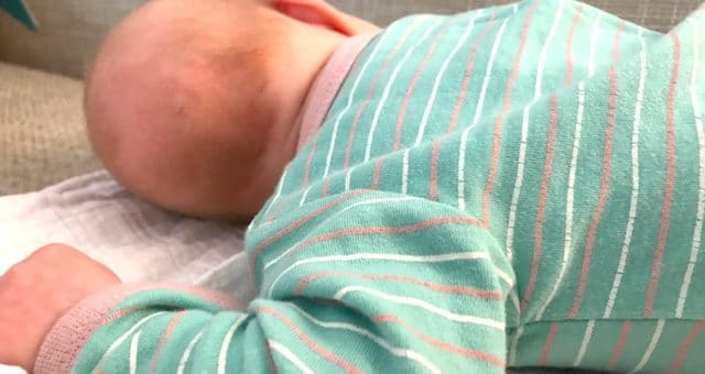 Baby-Entwicklung mit drei Monaten - Was meine Tochter mit 12 Wochen kann und macht.