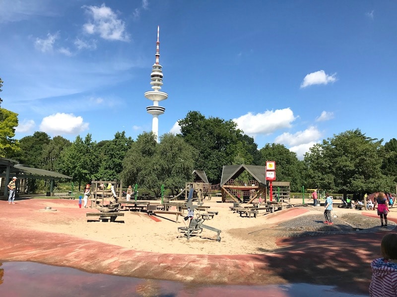 Wasserspielplatz im Park Planten un Blomen in Hamburg | Mehr Infos auf Mamaskind.de