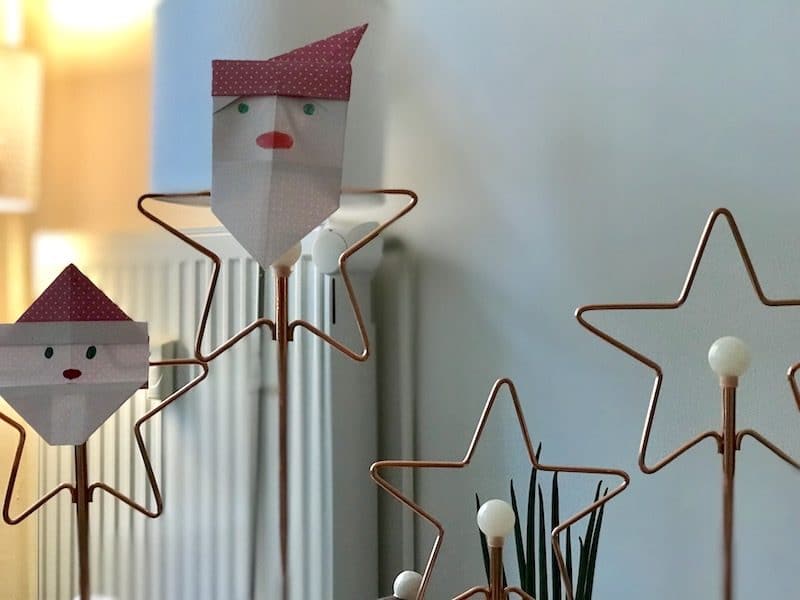 Deko für unsere Weihnachtsdeko. Oder so: Origami-Weihnachtsmann | Mehr Infos auf Mamaskind.de