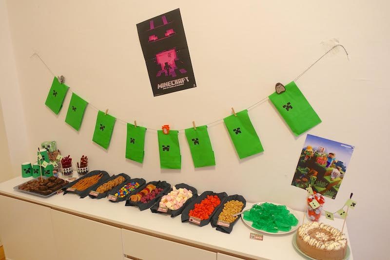 Keine Minecraft-Party ohne Süßigkeiten-Buffet und Mitbringsel-Tüten. | Mehr Infos auf Mamaskind.de