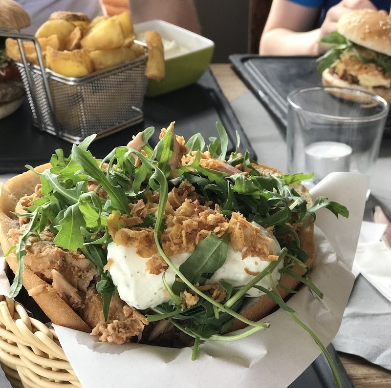 Braugasthaus Fritz: Pulled Pork Burger in Stralsund | Mehr Infos auf Mamaskind.de