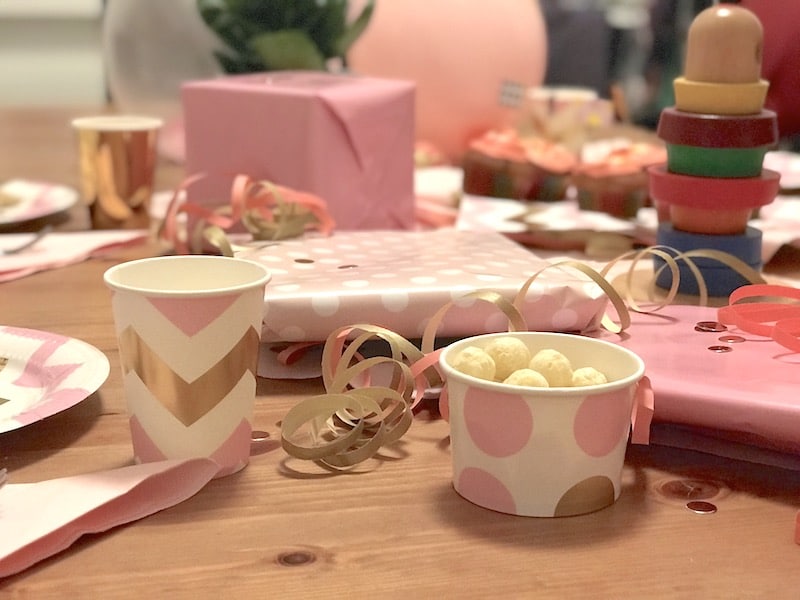 Geschenke und Deko in Rosa-Gold | coole Deko-Tipps für große und kleine Geburtstagsgäste auf Mamaskind.de