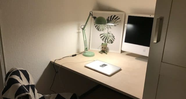 Heimelig: Ein vollwertiger Einbau-Schreibtisch für wenig Geld! | Mehr Infos zu unserem DIY Schreibtisch unter der Dachschräge auf Mamaskind.de