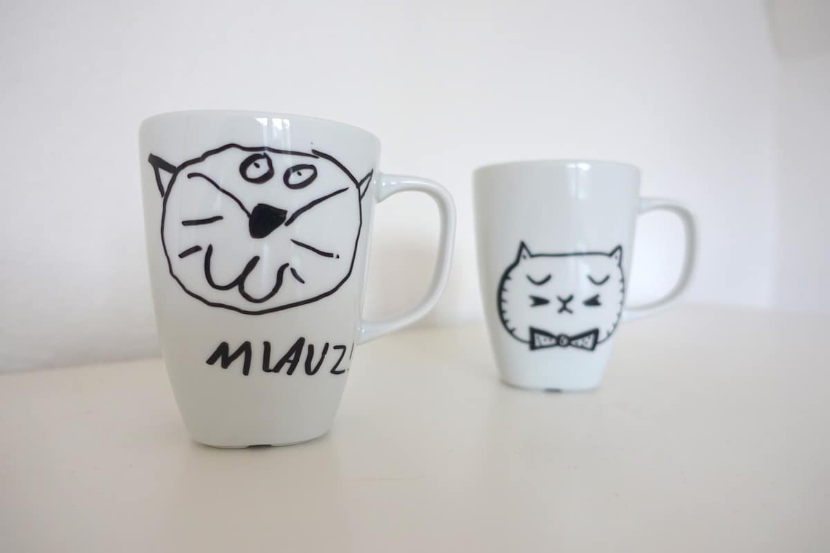 Miauz! Mein Sohn und ich bemalten die Tassen mit Katzen. Sind gut geworden! | Katze malen und Tassen bemalen auf Mamaskind.de