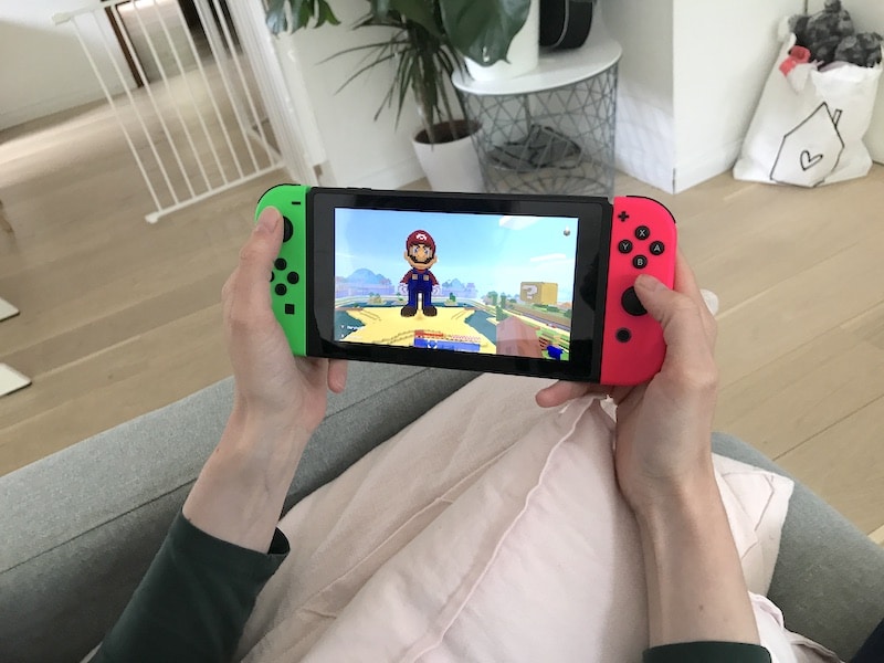 Spielt der 9-Jährige gerne: Minecraft im Super Mario Design auf Nintendo Switch | Mehr Infos zu coolen Nintendo Switch Spielen für Kinder auf Mamaskind.de