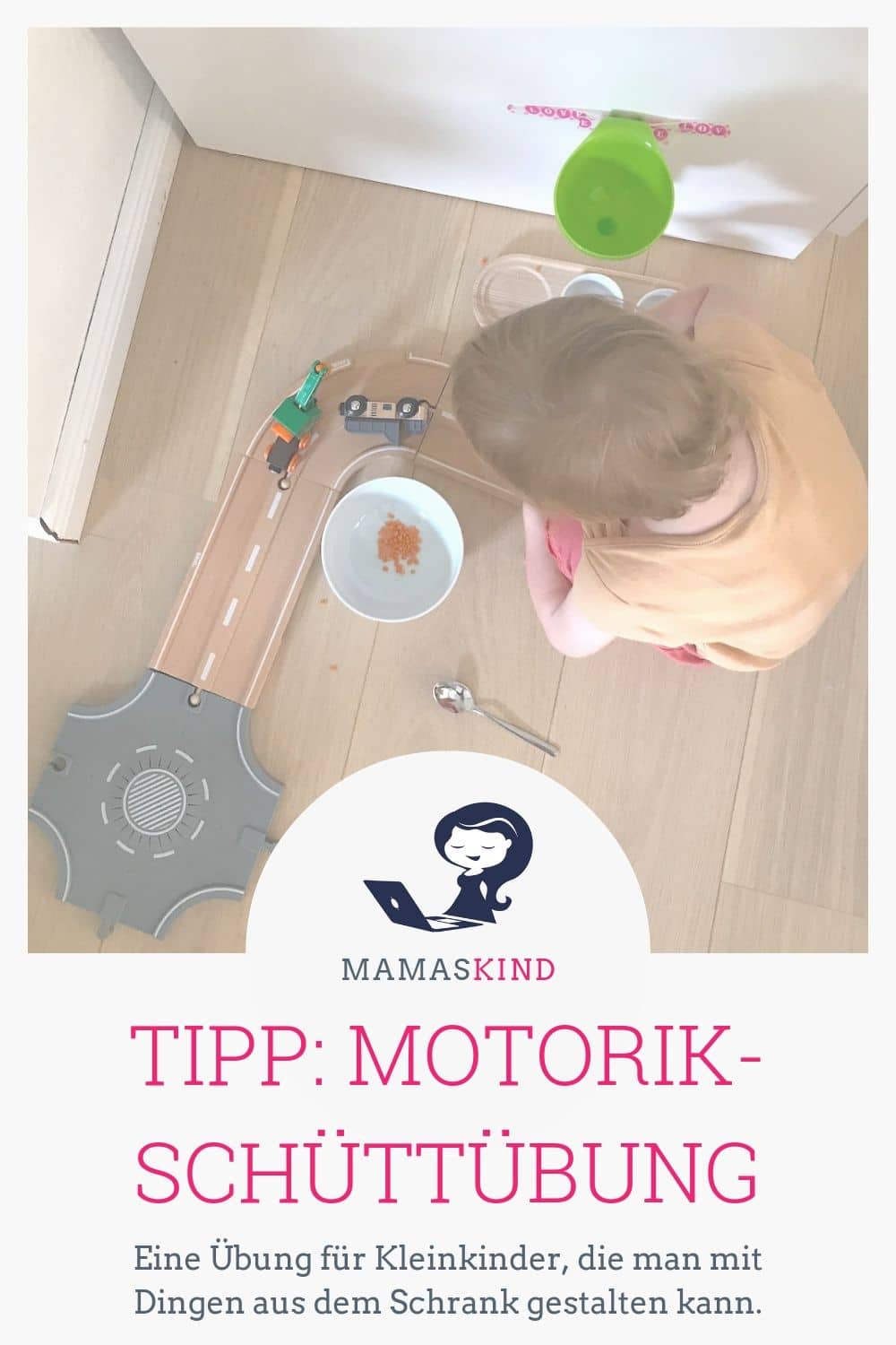 Motorik-Schüttübung für Kleinkinder mit Linsen und Trichter - Mehr Tipps zur Kinderbeschäftigung auf Mamaskind.de