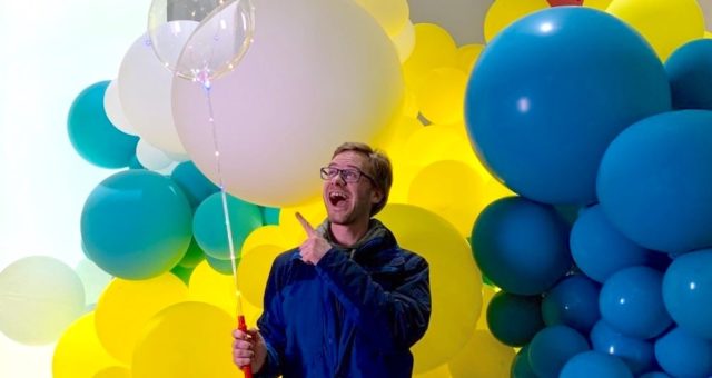 Sascha auf dem Festival of Lights - mit blinkendem Luftballon... - Mamaskind.de