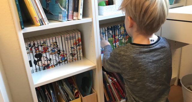 Stolzer Besitzer der lustigen Taschenbücher: der 5-Jährige - mamaskind.de