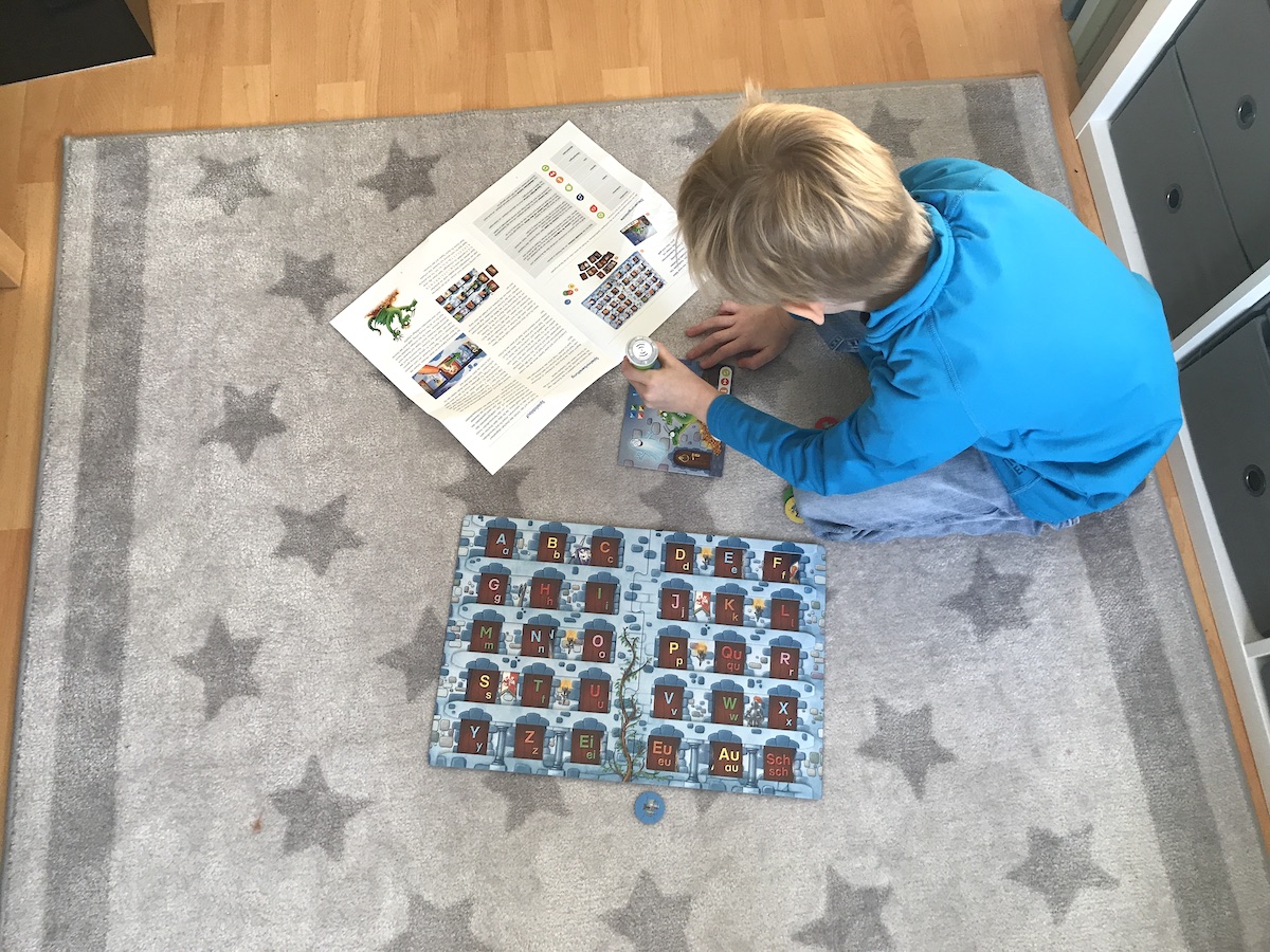Tiptoi - Schatzsuche in der Buchstaben-Burg mit dem 5-Jährigen spielen. - Lesen üben mit 5 Jahren. Mehr auf https://mamaskind.de