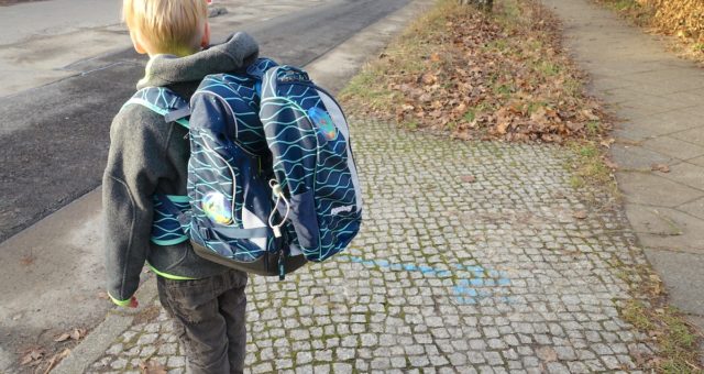Er blickt in eine unbekannte Zukunft: Schule ist ein riesiger Schritt, für ihn und uns. - ergobag Schultasche im Test auf Mamaskind.de