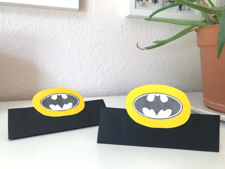 Einfache Einladungskarten mit Batman-Logo - Mamaskind.de