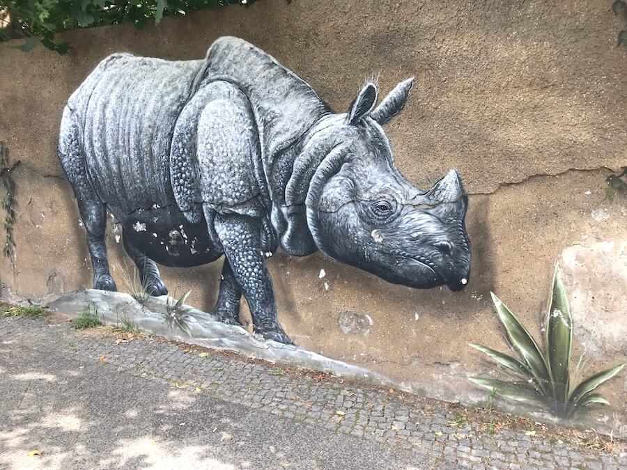 Nashorn an der Berliner Tierpark-Mauer - Mamaskind.de