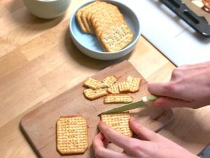 Cracker klein schneiden oder brechen - Mamaskind.de