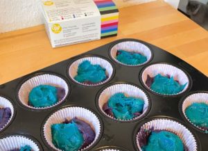 Cupcakes in Blau und Lila vor dem Backen. - Mamaskind.de
