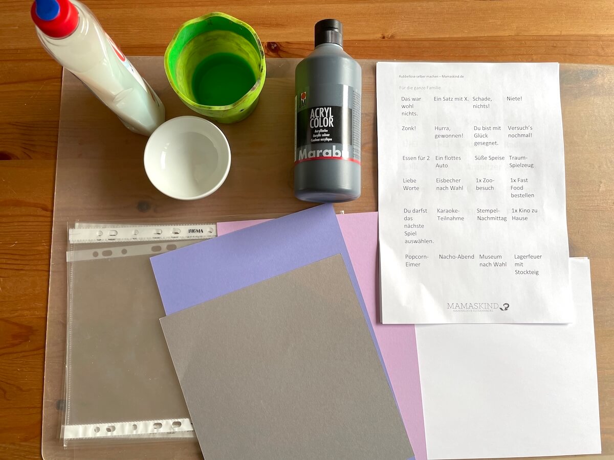Materialien für die selbstgemachten Rubbellose: Acrylfarbe, Vorlage, Karton & Spülmittel - Mamaskind.de