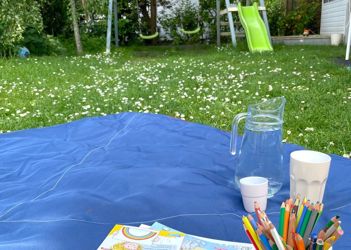 Picknick mit Buntstiften im Garten statt Cocktail in der Bar - Mamaskind.de